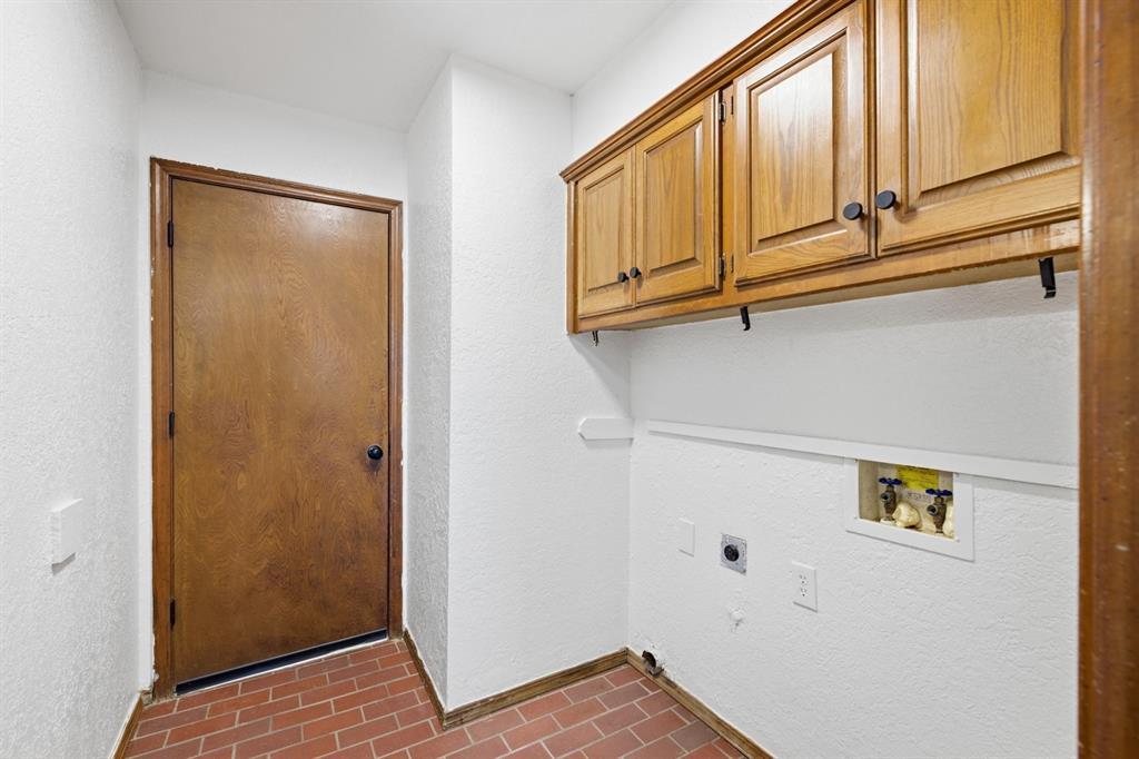 900 Woodbury Drive Property Photo 19
