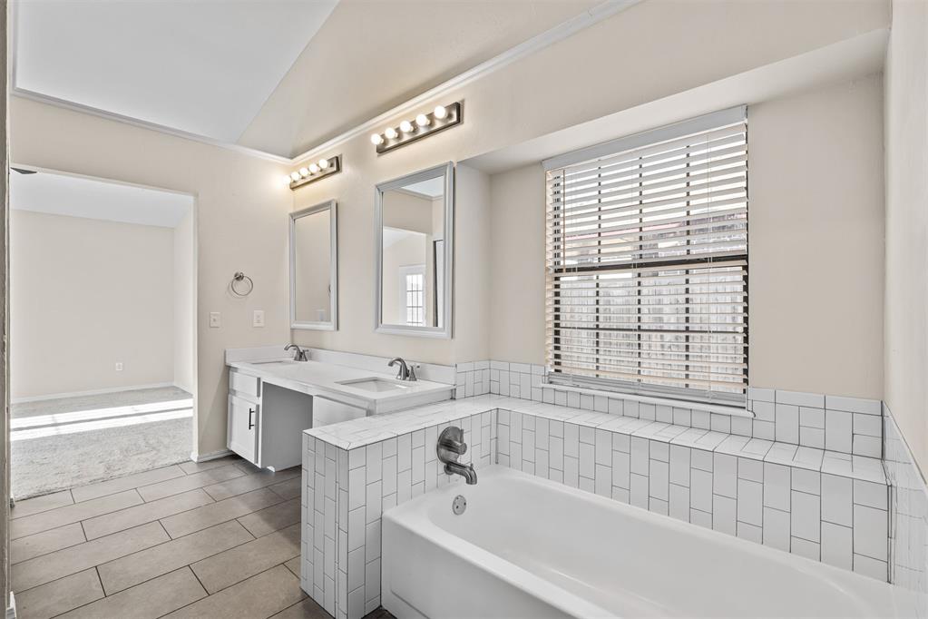 1124 Sw 133rd Street Property Photo 23