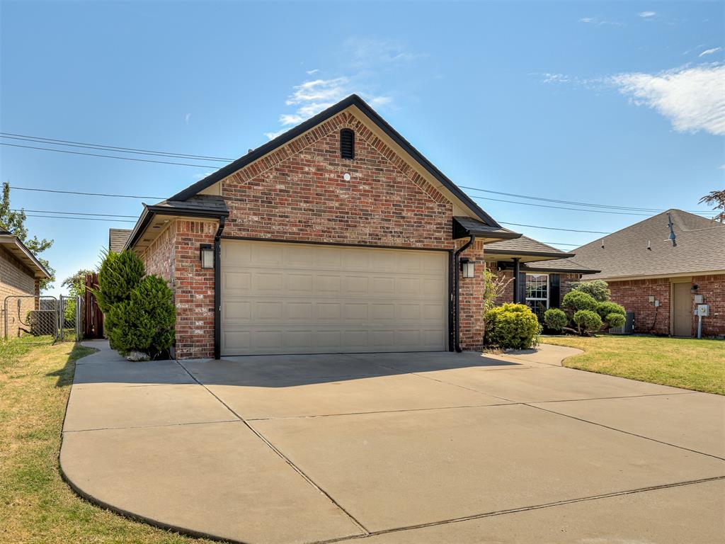 908 Ridgeway Drive Property Photo 3