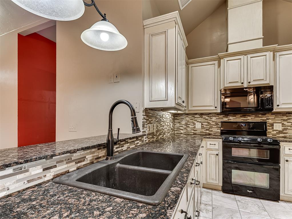 908 Ridgeway Drive Property Photo 12