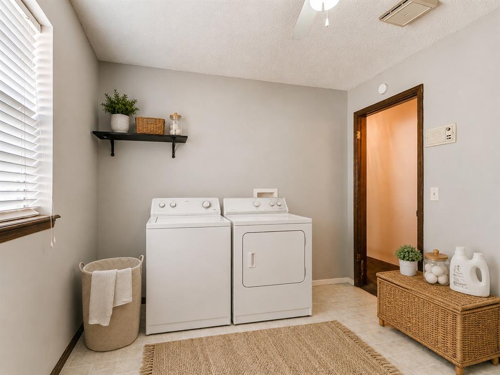 6313 N Sunnybridge Court Property Photo 4