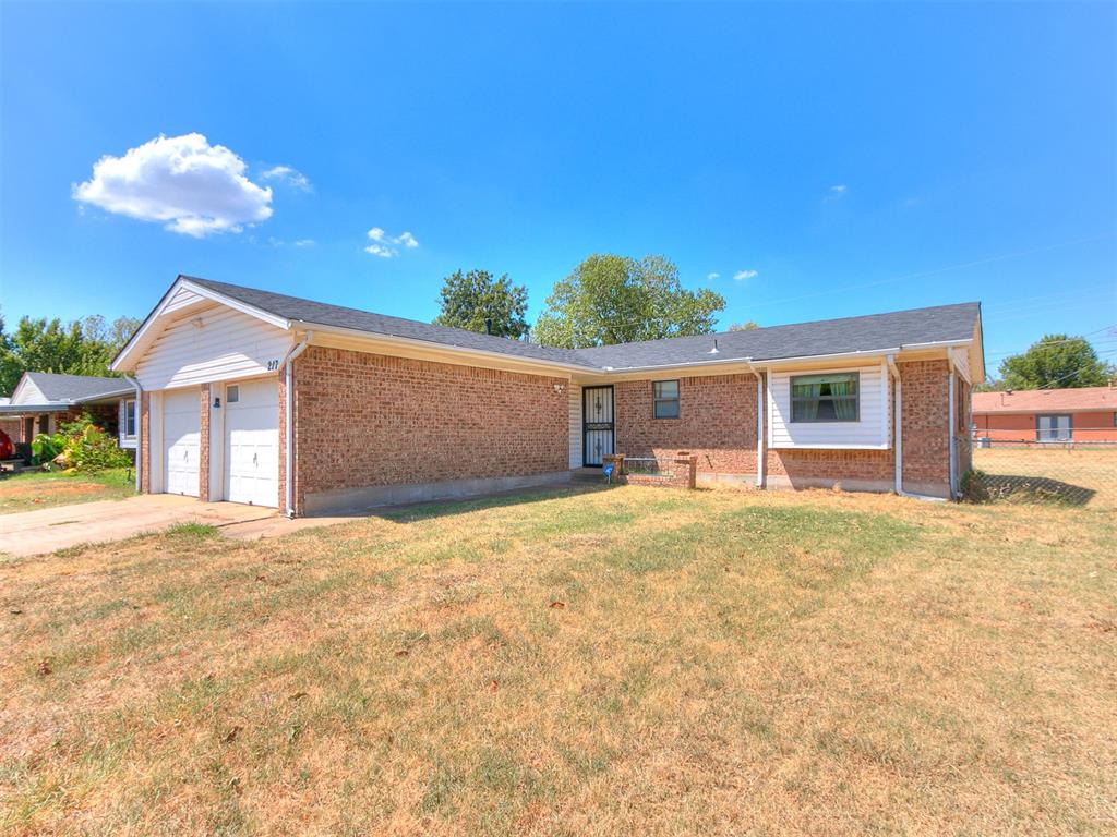 217 W Shadywood Drive Property Photo 2