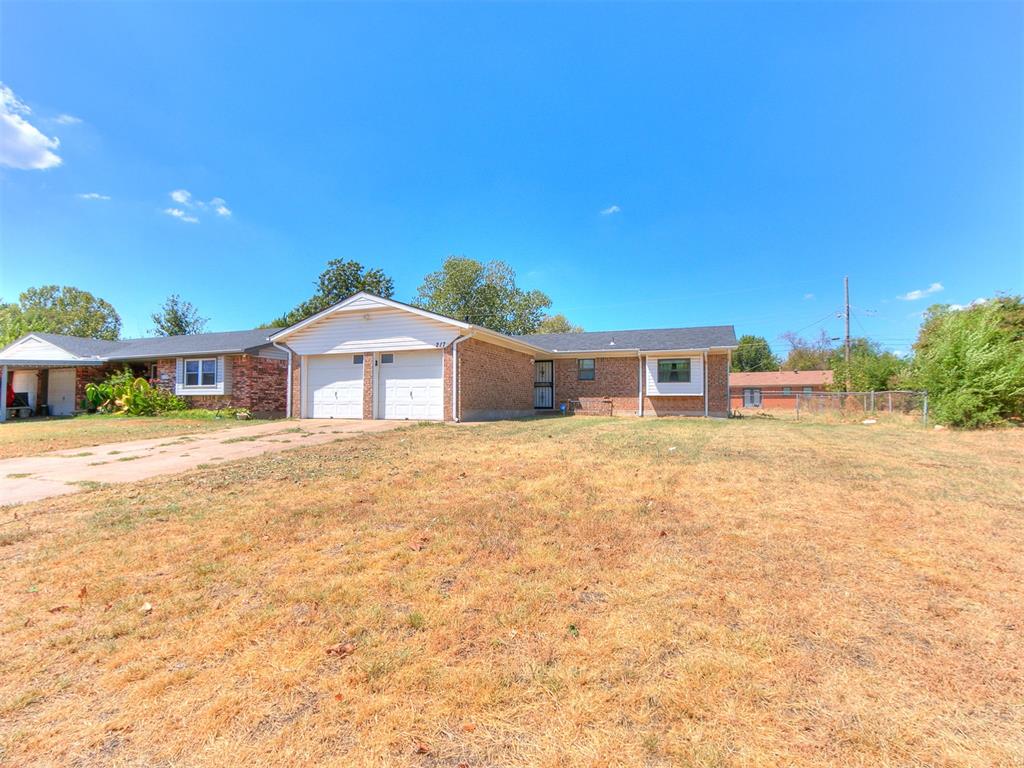 217 W Shadywood Drive Property Photo 3
