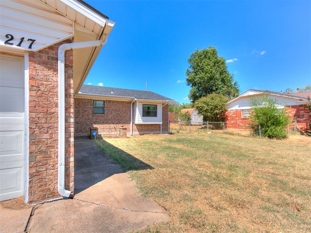 217 W Shadywood Drive Property Photo 4