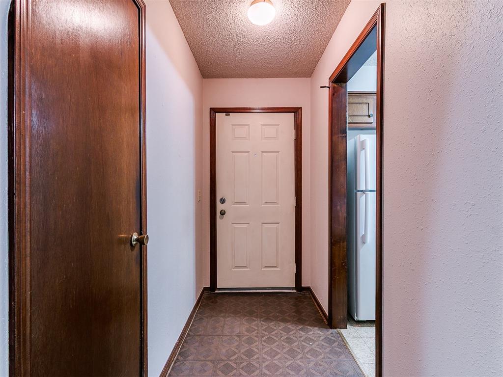 217 W Shadywood Drive Property Photo 5