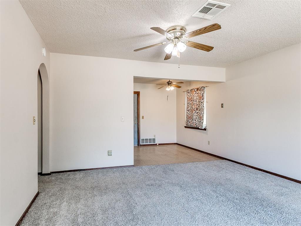 217 W Shadywood Drive Property Photo 8