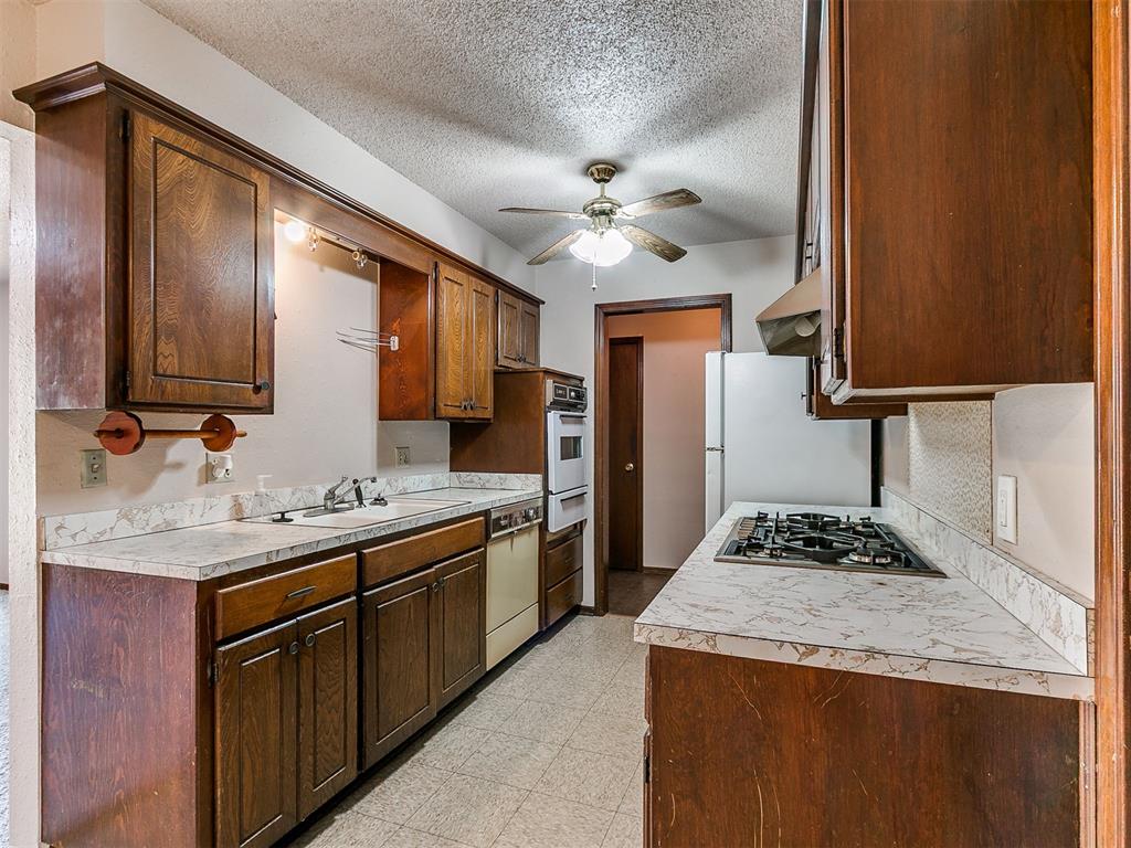 217 W Shadywood Drive Property Photo 10