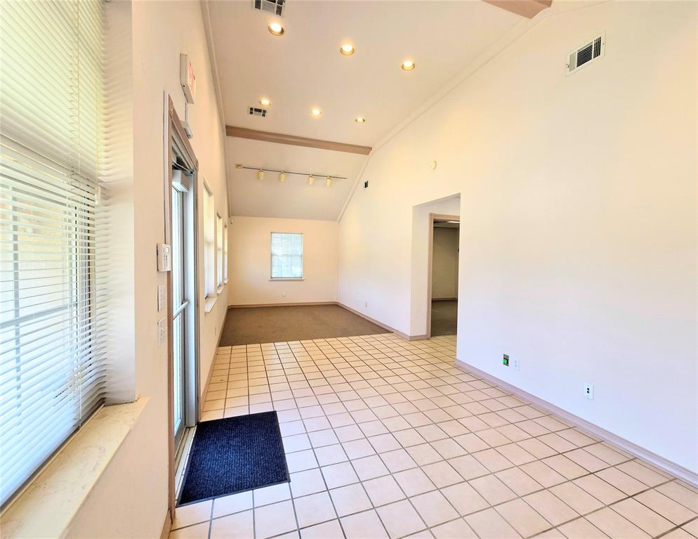 318 W Highland Street Property Photo 2