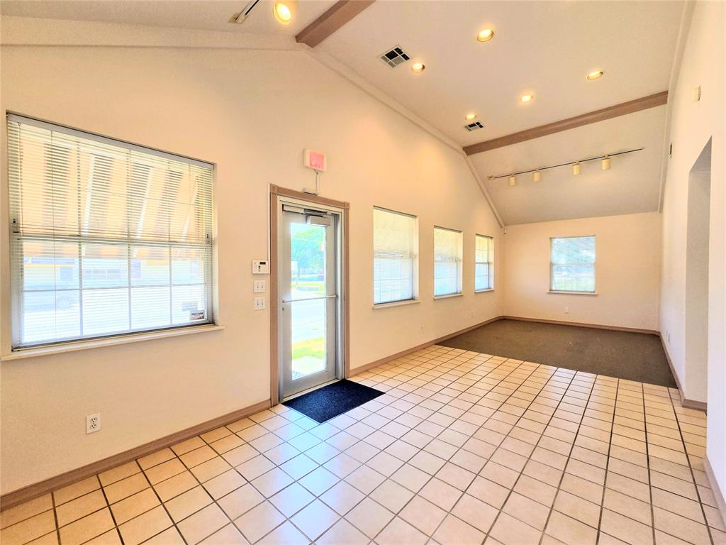 318 W Highland Street Property Photo 3