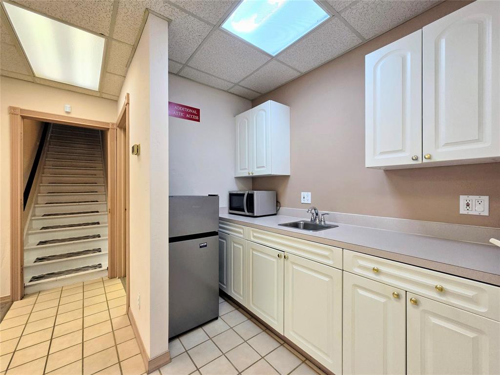 318 W Highland Street Property Photo 8