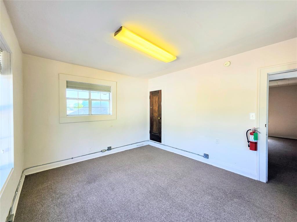 318 W Highland Street Property Photo 16