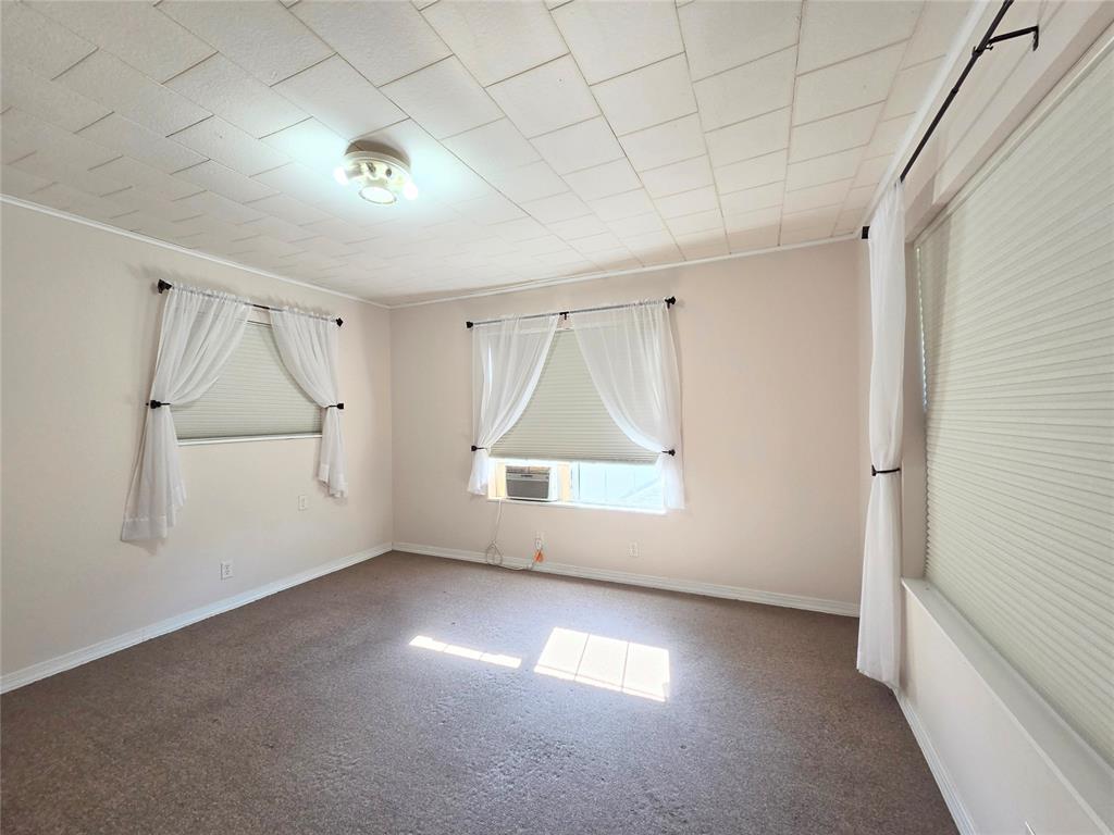 318 W Highland Street Property Photo 18