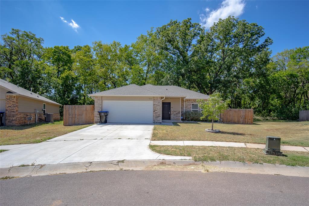 822 Highgarden Circle Property Photo 2