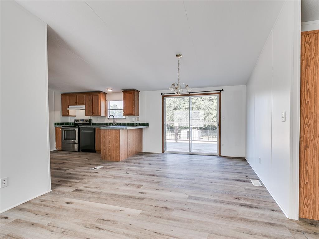 1247106 Property Photo 6