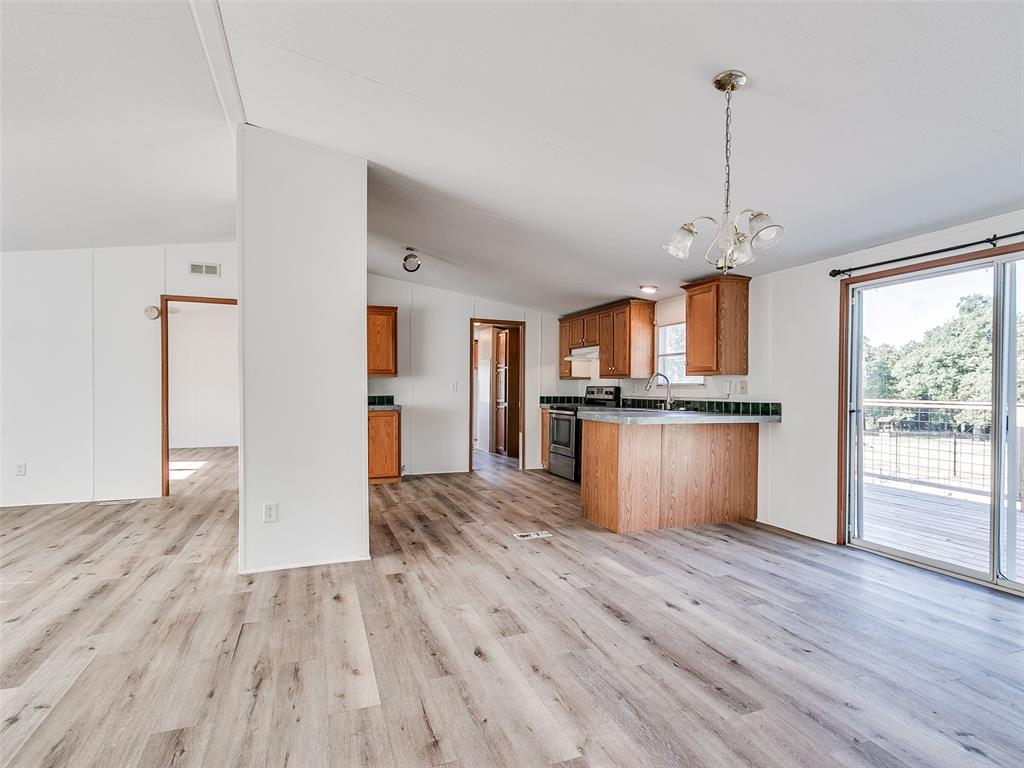 1247106 Property Photo 8