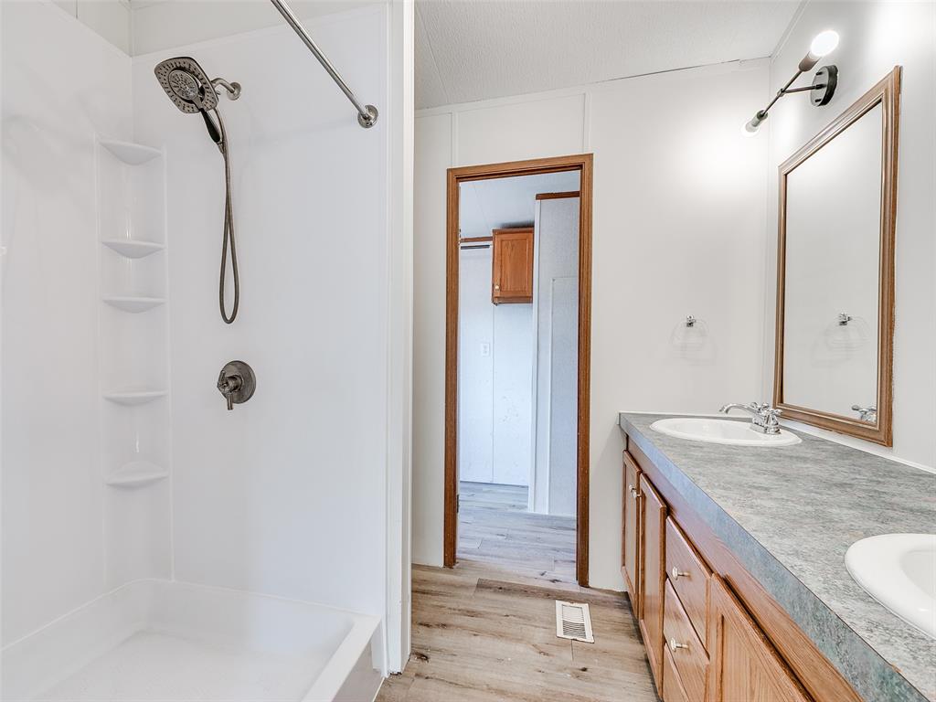 1247106 Property Photo 22