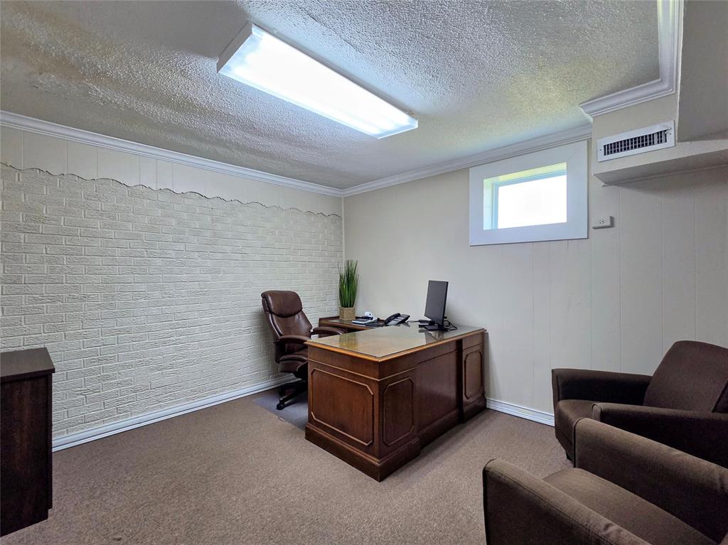 1813 N Harrison Avenue Property Photo 4
