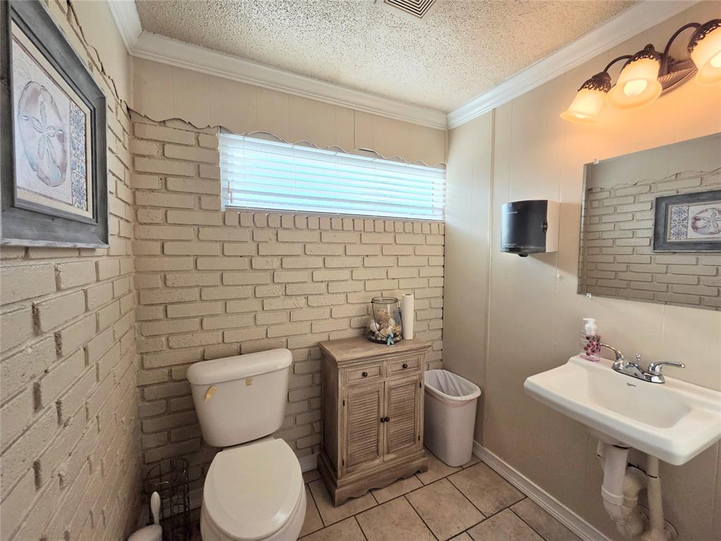 1813 N Harrison Avenue Property Photo 6