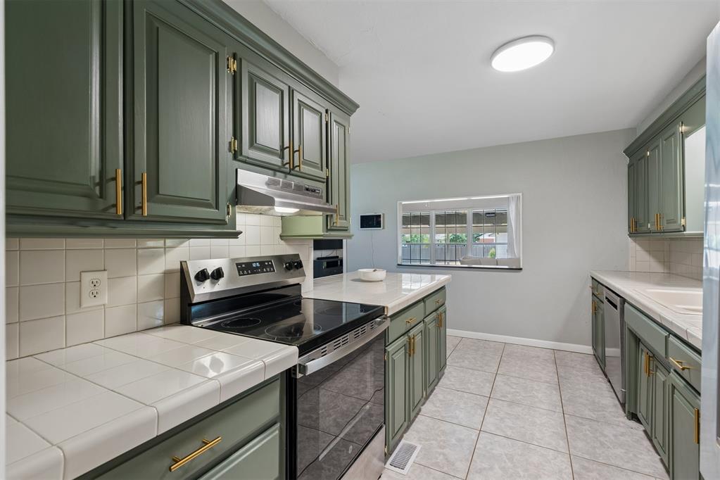 4052 Nw 60th Street Property Photo 18