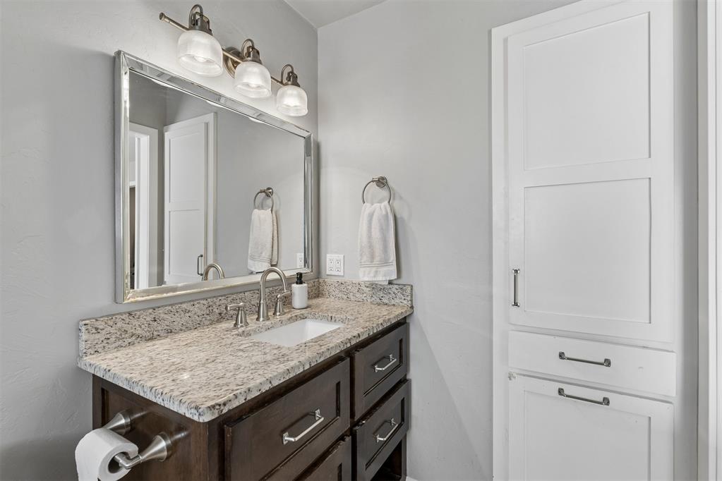 4052 Nw 60th Street Property Photo 28