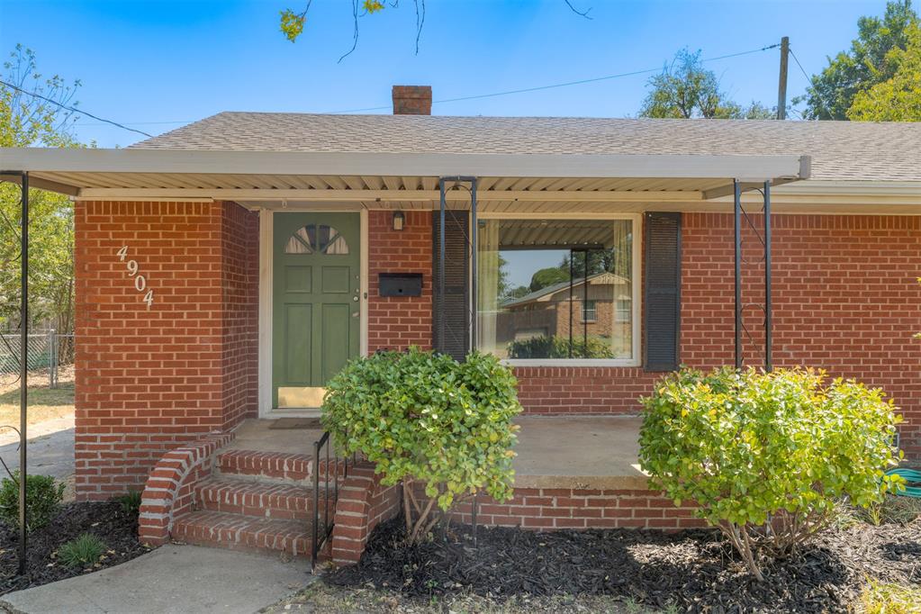 4904 N Warren Avenue Property Photo 6