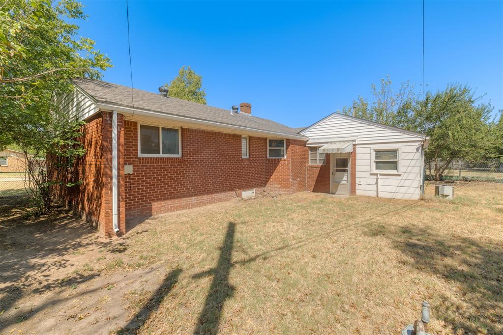 4904 N Warren Avenue Property Photo 9