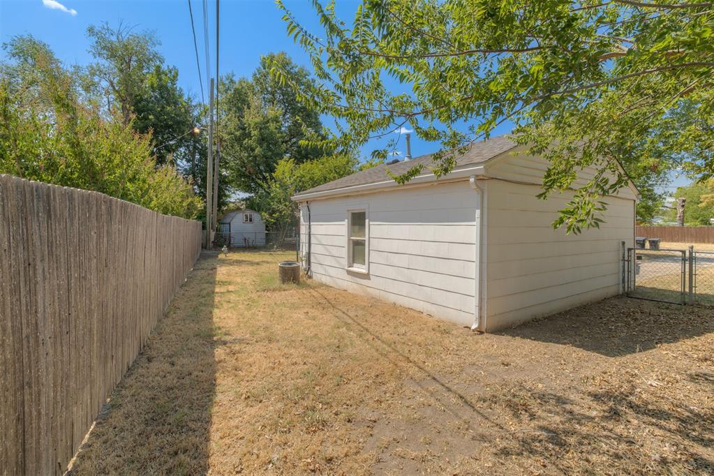 4904 N Warren Avenue Property Photo 10