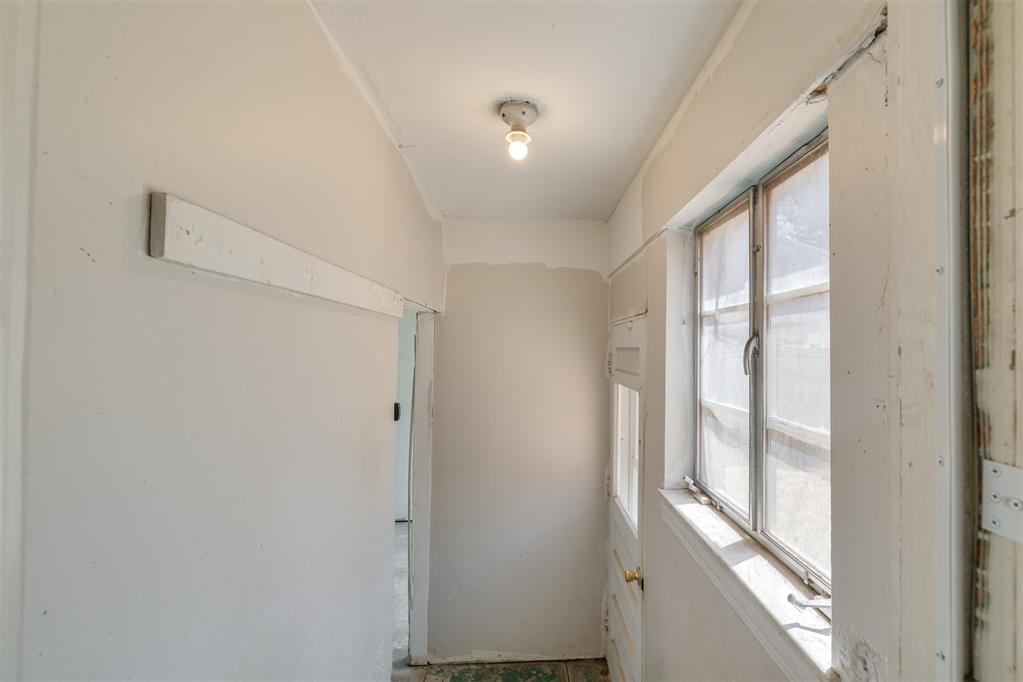4904 N Warren Avenue Property Photo 38