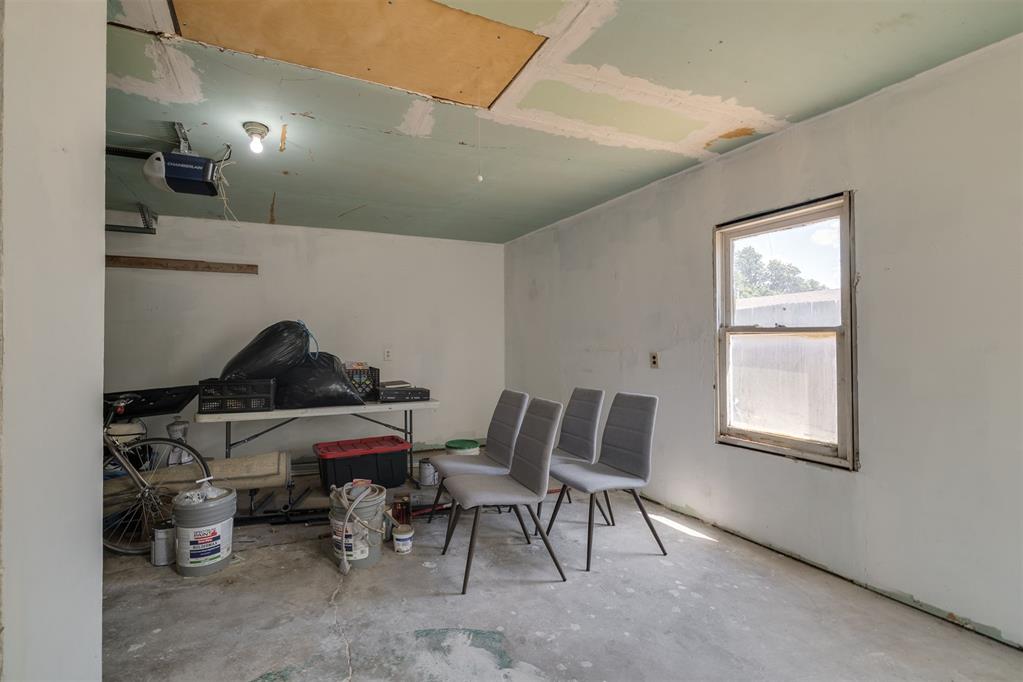 4904 N Warren Avenue Property Photo 39