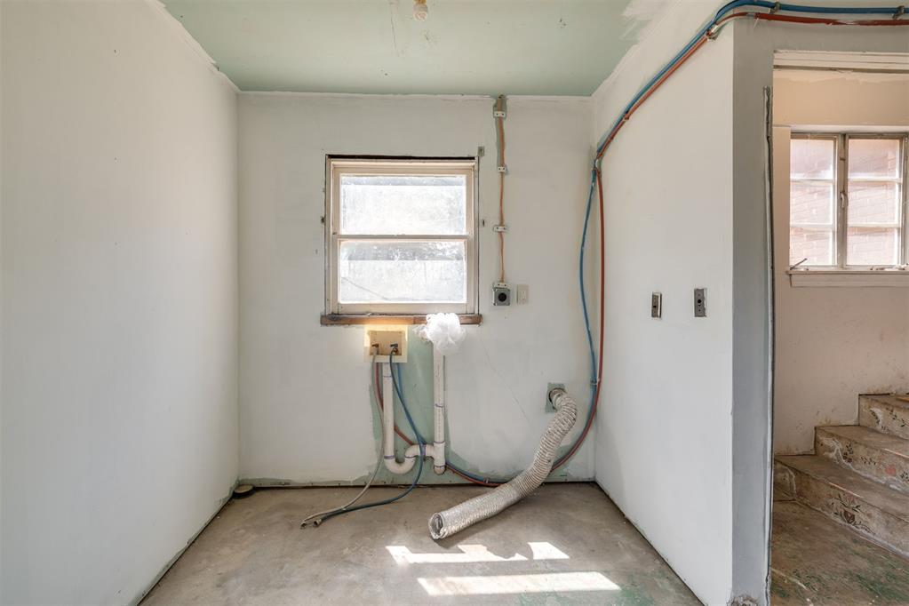 4904 N Warren Avenue Property Photo 40