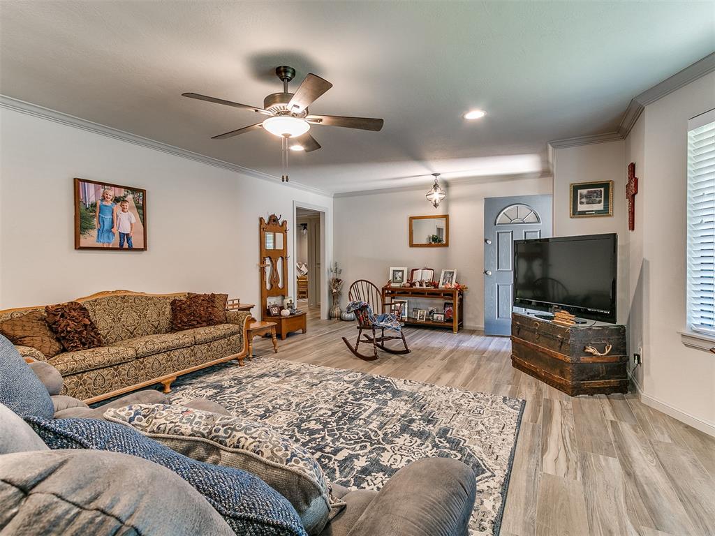 2420 N Eagle Lane Property Photo 4