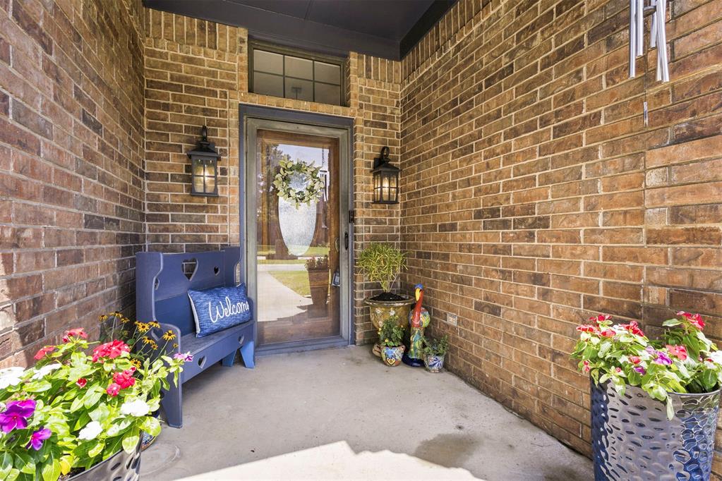 1316 Windsor Place Property Photo 3