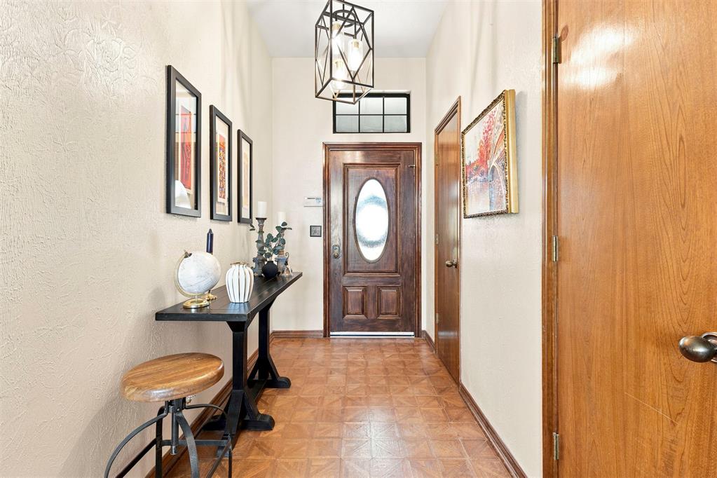 1316 Windsor Place Property Photo 4