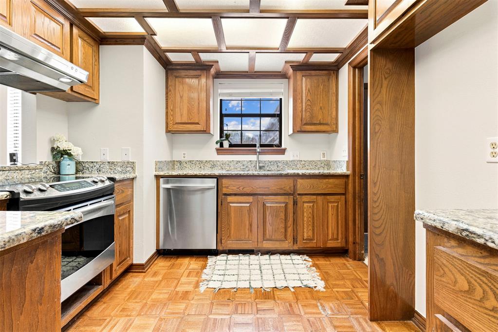 1316 Windsor Place Property Photo 24