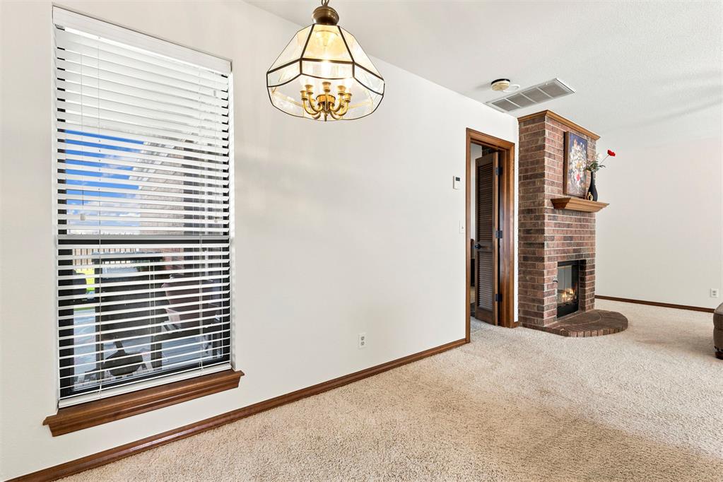 1316 Windsor Place Property Photo 25