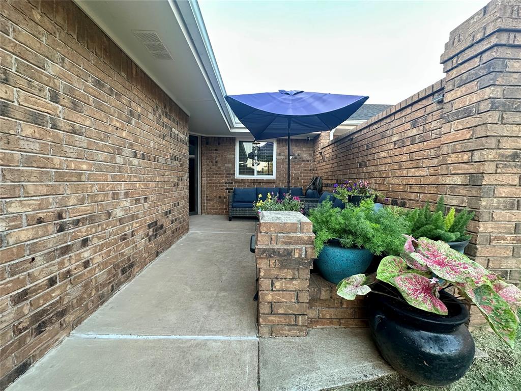 1404 E Proctor Avenue Property Photo 4