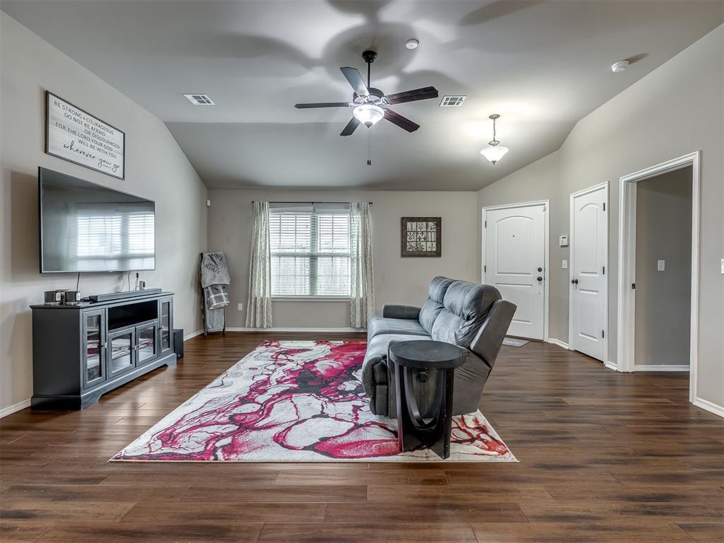 5810 Clearwater Drive Property Photo 3
