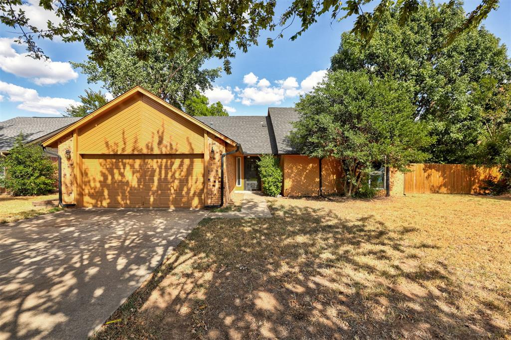 3300 N Meadowood Drive Property Photo 2