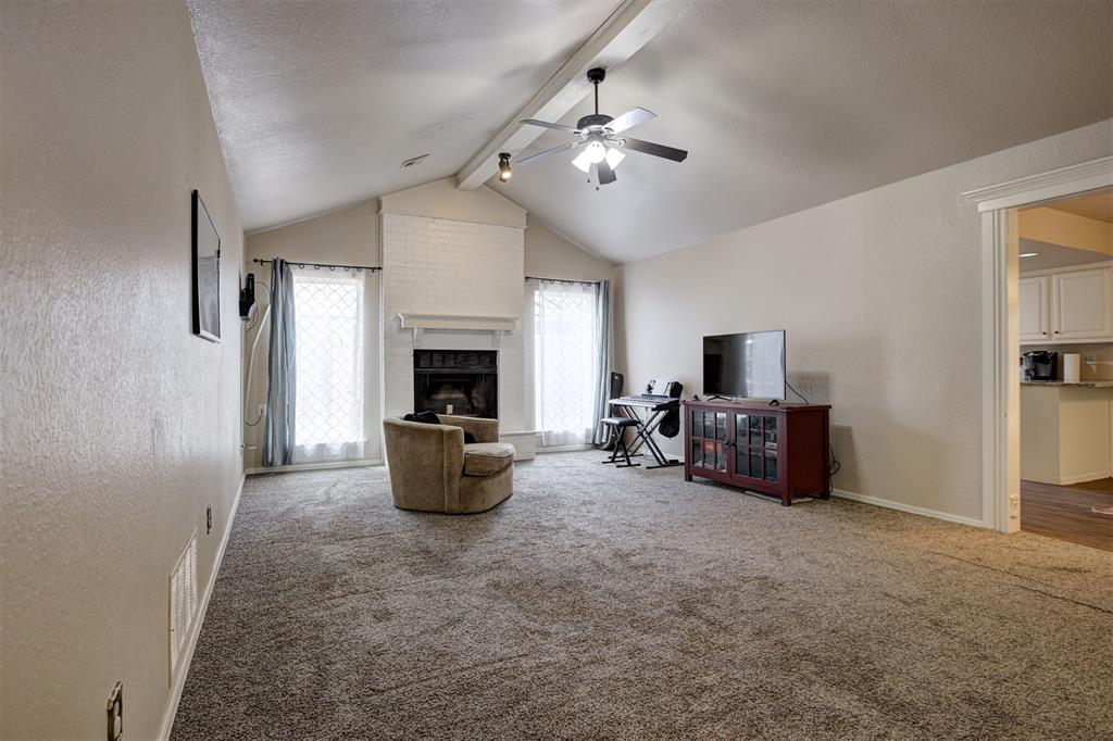 3300 N Meadowood Drive Property Photo 6