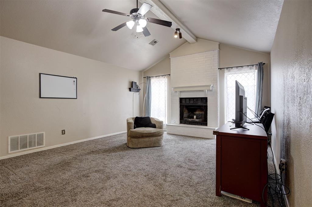 3300 N Meadowood Drive Property Photo 8