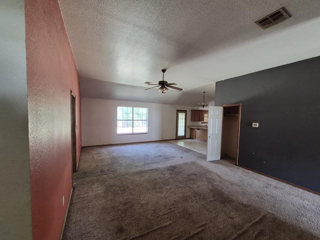 206 W 1st Street Property Photo 5