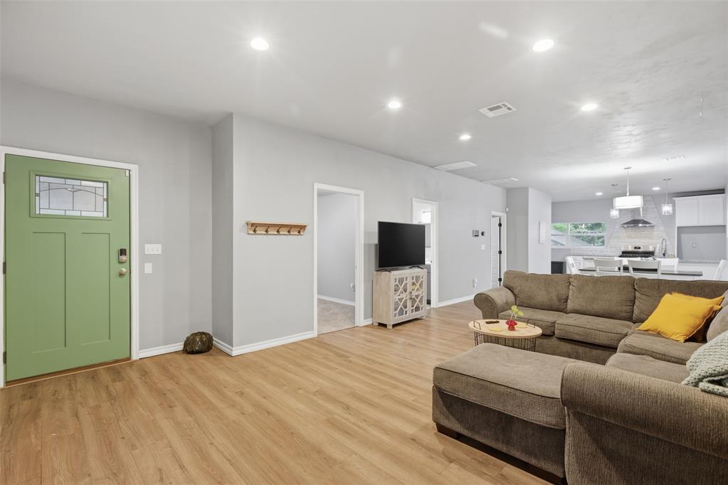 2015 N Youngs Boulevard Property Photo 8