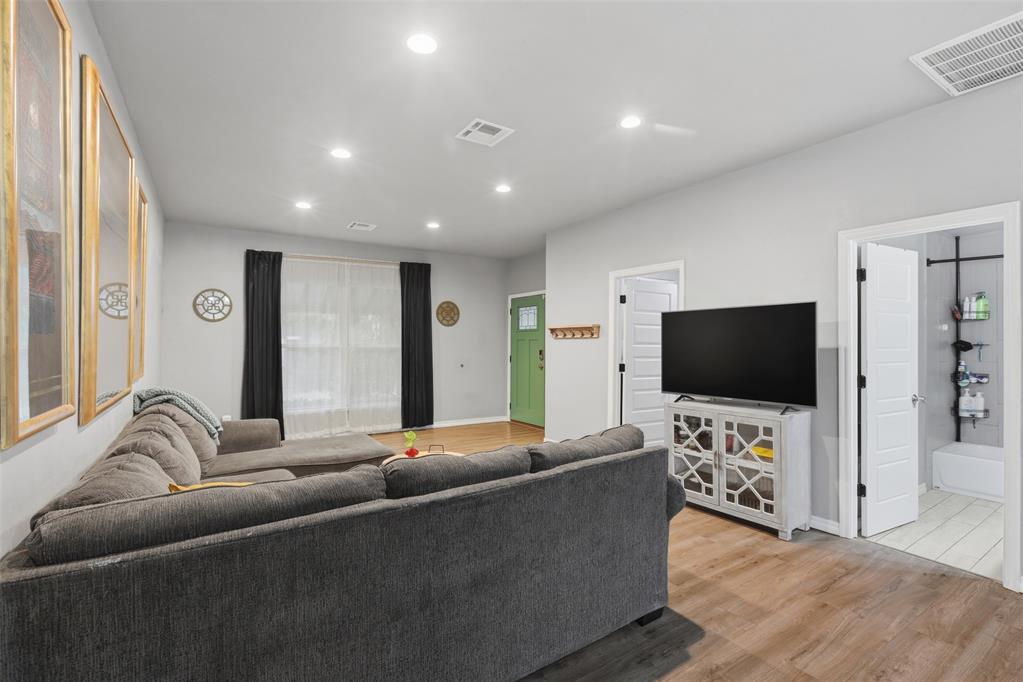 2015 N Youngs Boulevard Property Photo 13
