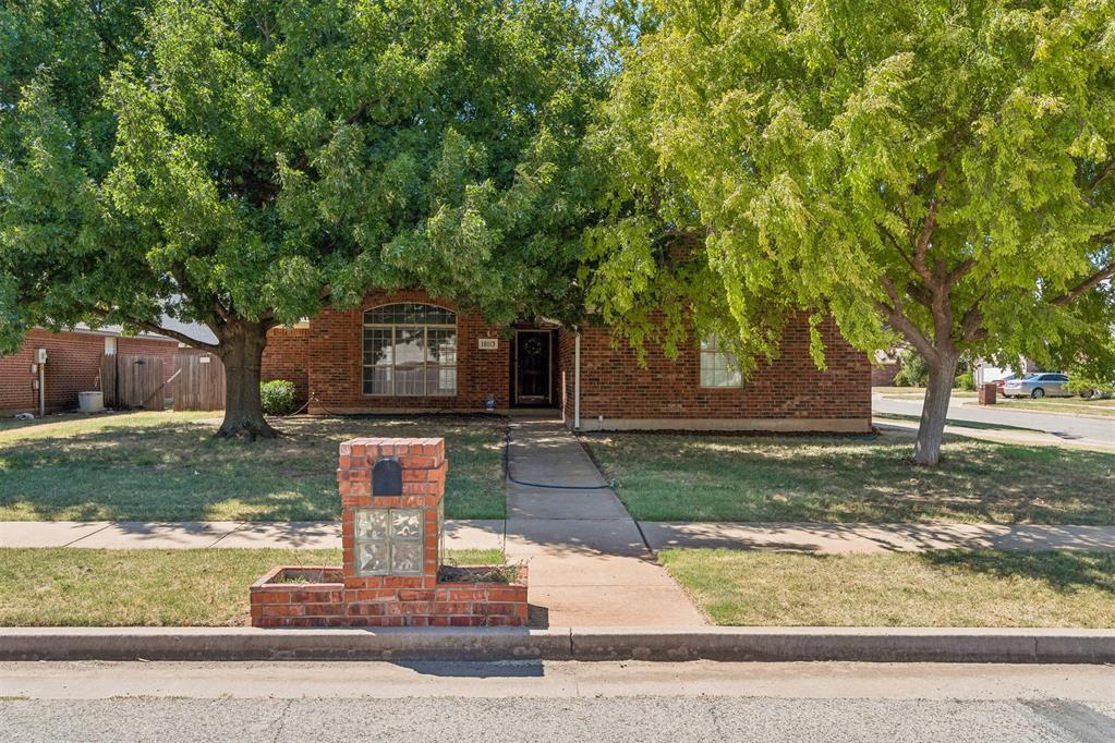 18113 Laurel Oak Drive Property Photo 1