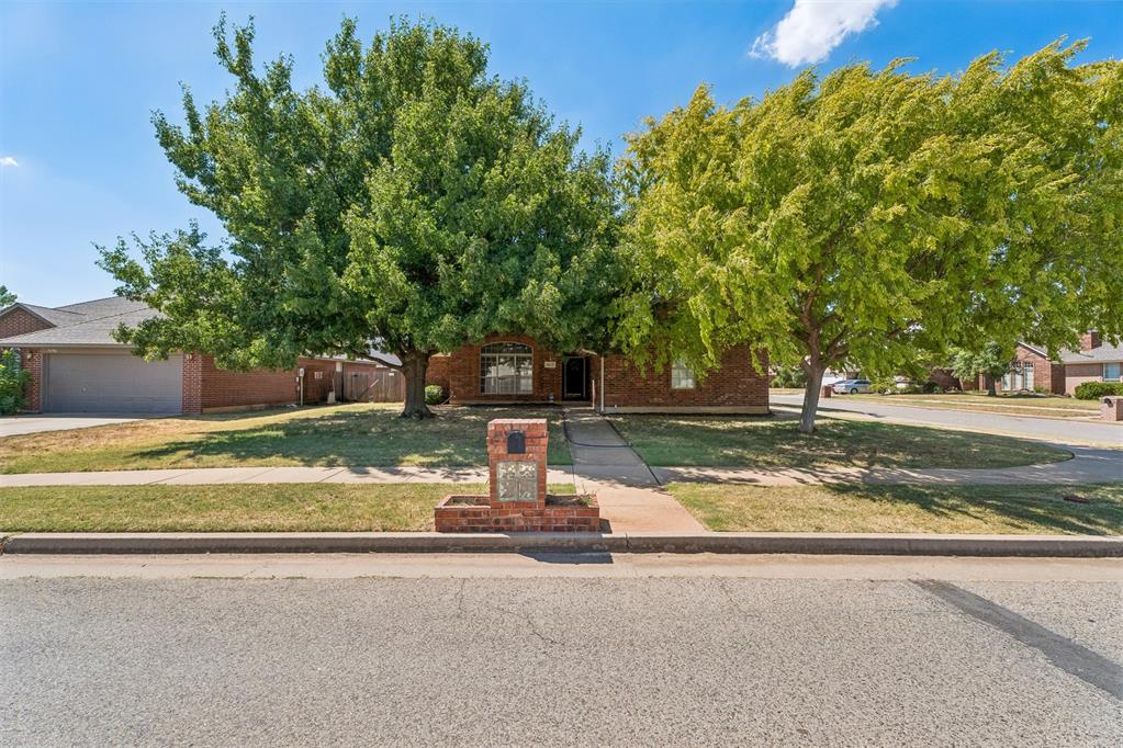 18113 Laurel Oak Drive Property Photo 2