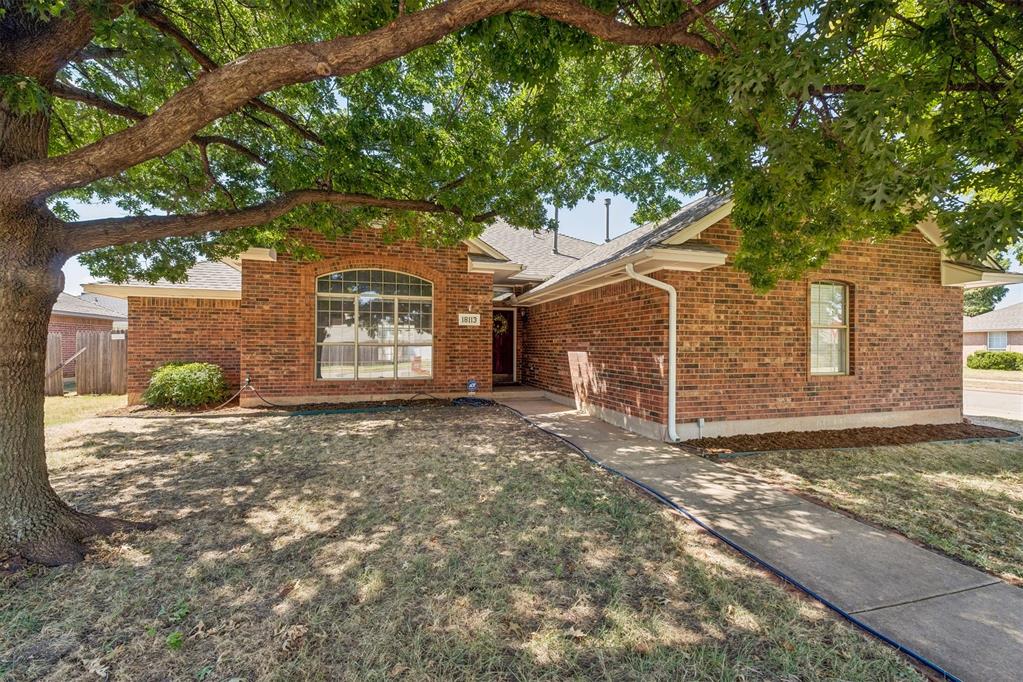 18113 Laurel Oak Drive Property Photo 3