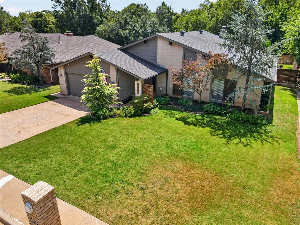 1212 Devonshire Court Property Photo 1