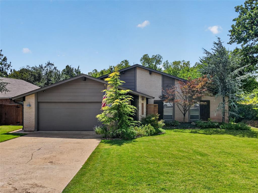 1212 Devonshire Court Property Photo 2