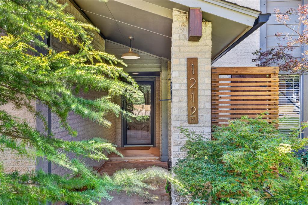 1212 Devonshire Court Property Photo 3