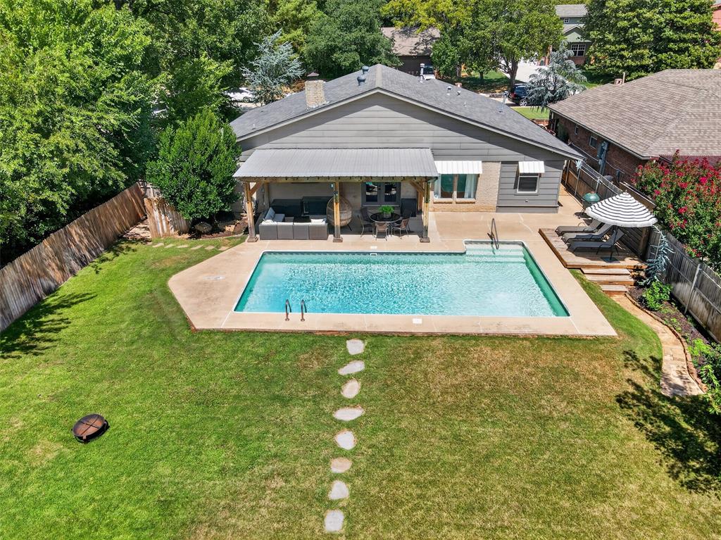 1212 Devonshire Court Property Photo 7